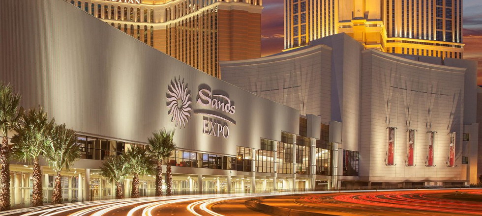 Las Vegas Sands to Invest Billions of Dollars in  Macau and Singapore